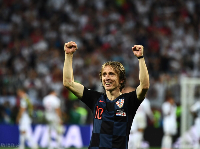 九游体育-费德勒在湖人比赛中最后时刻胜出，比赛规则变更引发热议！引发球迷热议(费德勒巴萨球迷)