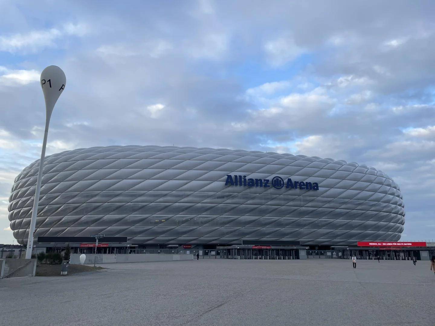 九游体育下载-包含赛后体能课后，拜仁慕尼黑复出首秀备战德甲，更衣室稳定，更衣室氛围转暖的词条