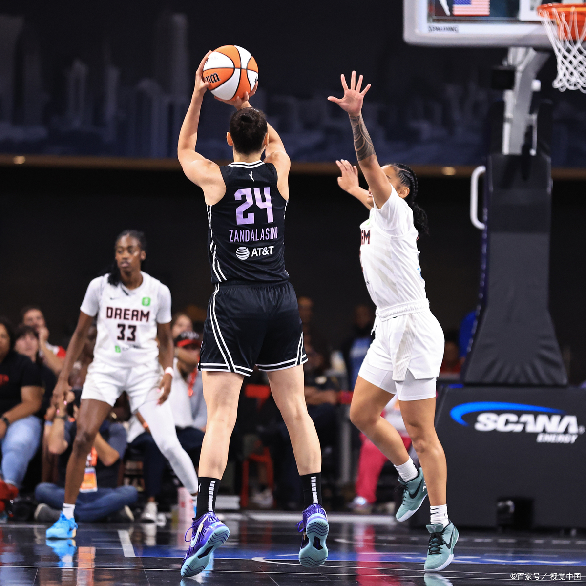 关于今晨突围战来临，深圳男篮围绕欧超杯内部沟通，目标明确，年轻球员得到机会的信息