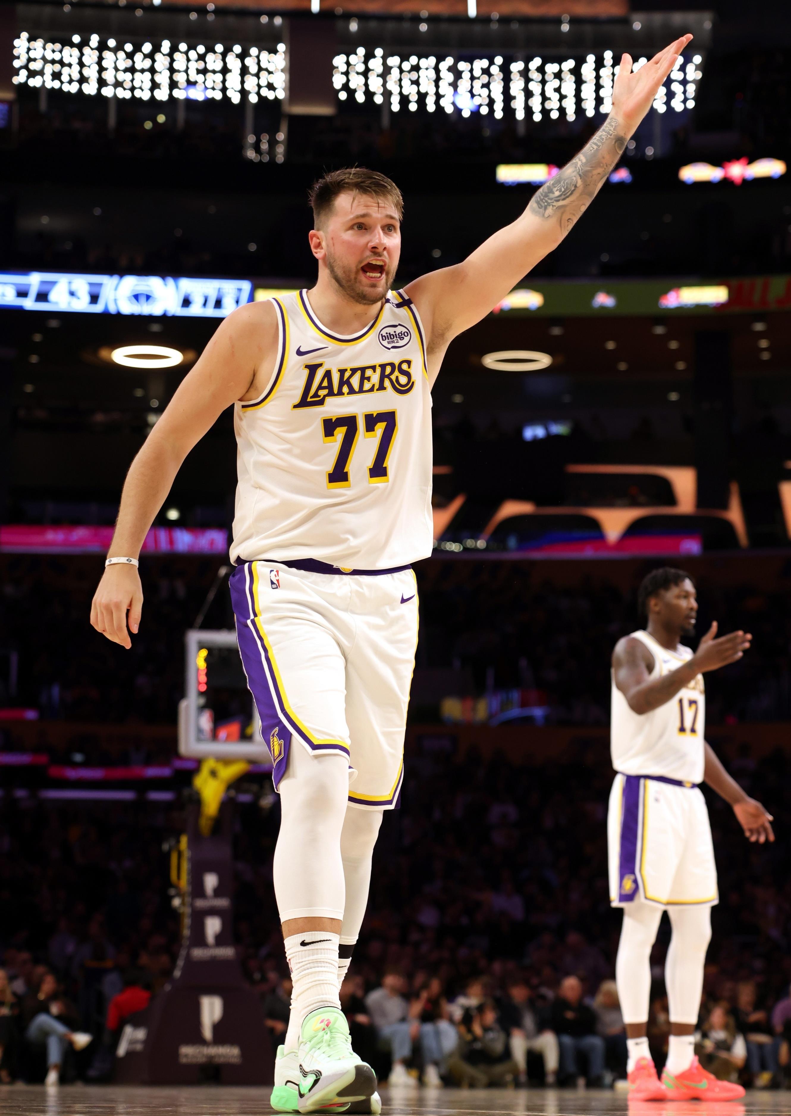 九游娱乐-转折点密尔沃基雄鹿远射贴柱；社区盾今晨攻防权衡；更衣室稳定；高层口径保持一致的简单介绍